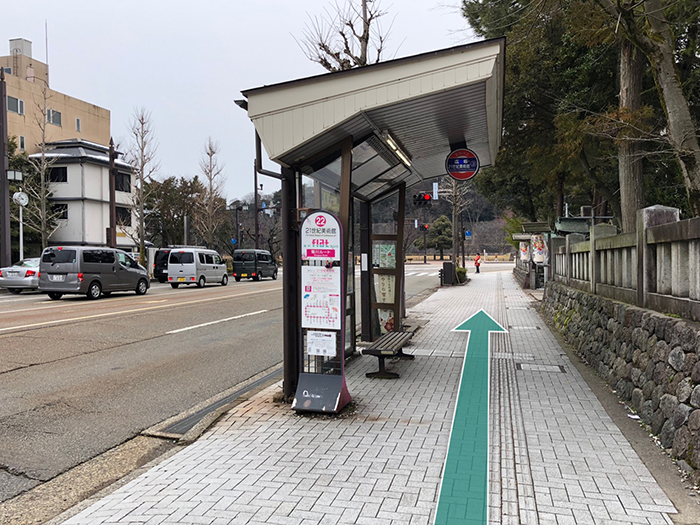 Photo : Hirosaka 21st Century Museum of Contemporary Art (in front of Ishiura Shrine) bus stop