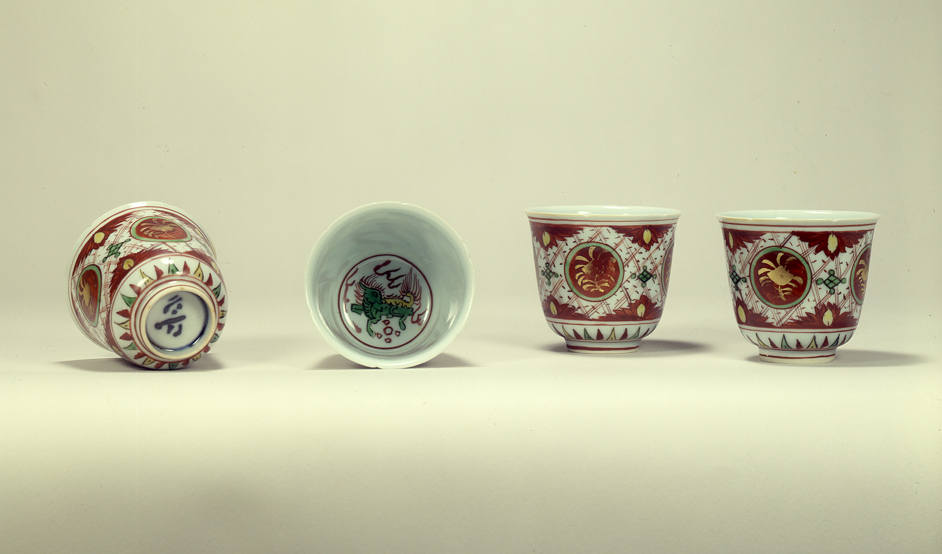 赤絵金襴手向付 - 国立工芸館