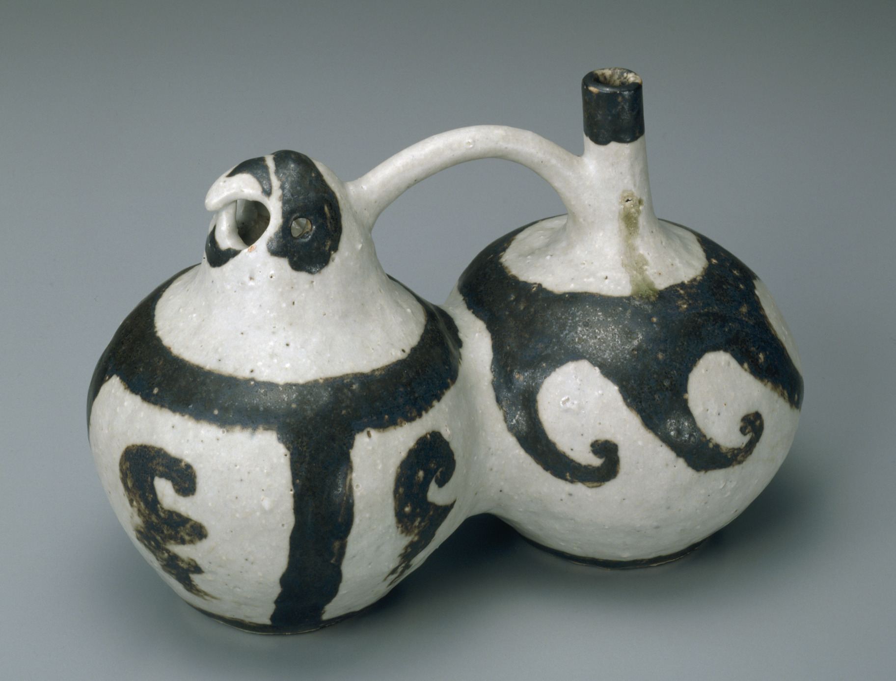 鳴壺 - 国立工芸館