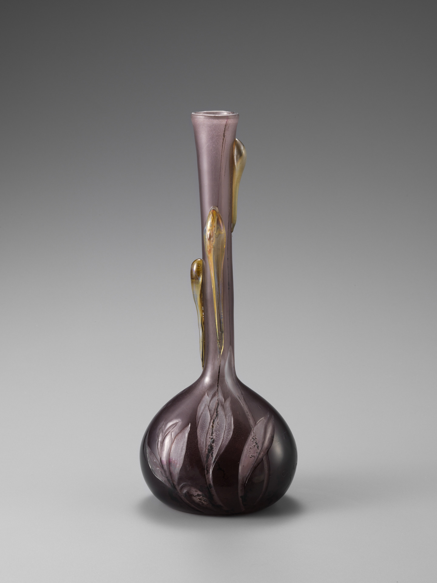 イヌサフラン文鶴頸花瓶 - 国立工芸館