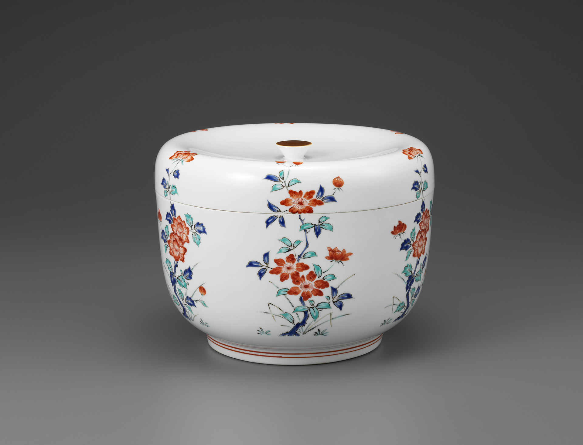 色絵草花文蓋物 - 国立工芸館