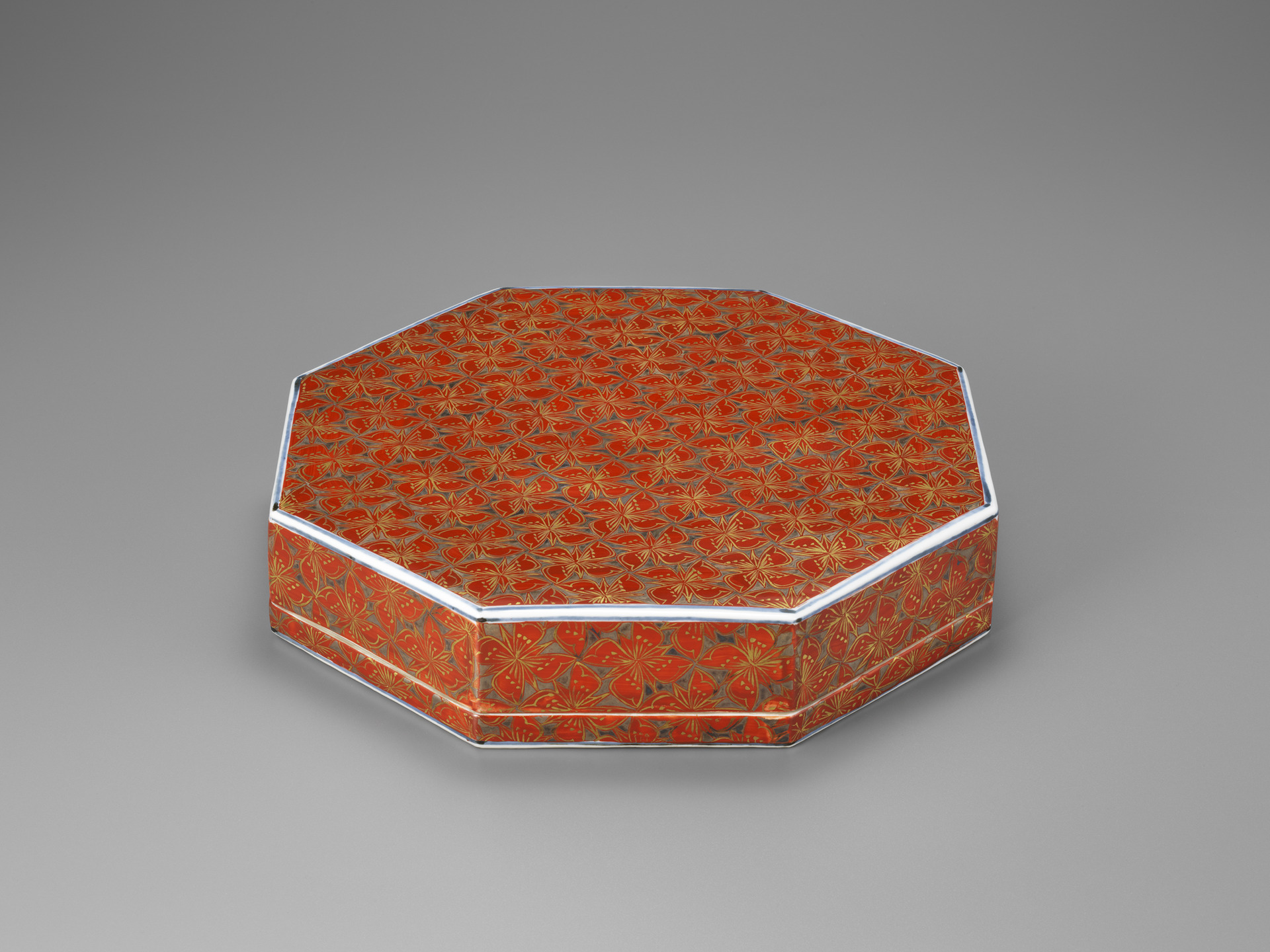 色絵金銀彩四弁花文八角飾筥 - 国立工芸館