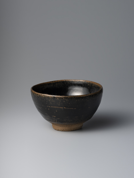 黒釉茶碗 - 国立工芸館