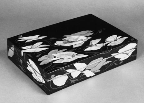 Box, poppy design, raden inlay - National Crafts Museum