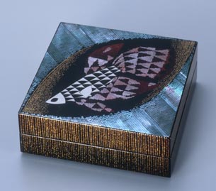 Y2447-6 長崎螺鈿 青貝蒔絵 三段重箱 共箱　う Y2447-6 長崎螺鈿 青貝蒔絵 三段重箱 共箱う