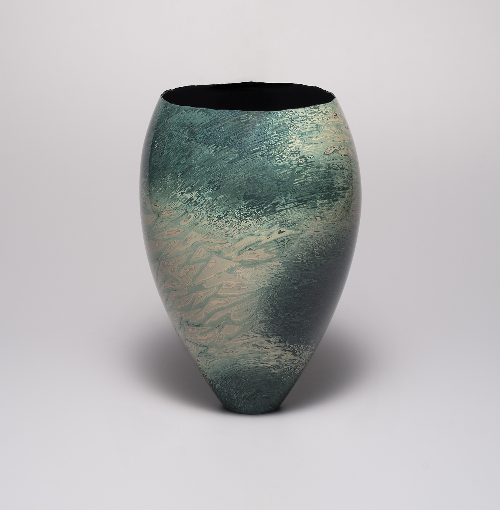 中田真裕《雲の裏》 - 国立工芸館